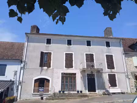 une très belle maison de village en dordogne à vendre  avec vue sur le château. 14...