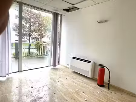 vente locaux professionnels 5 pièces 77 m² à annecy (74000)  230 000 €