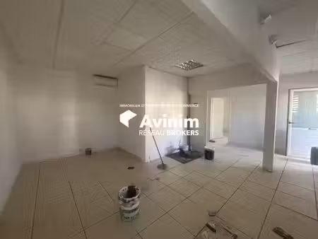 location bureaux petit-bourg 97170 109m²
