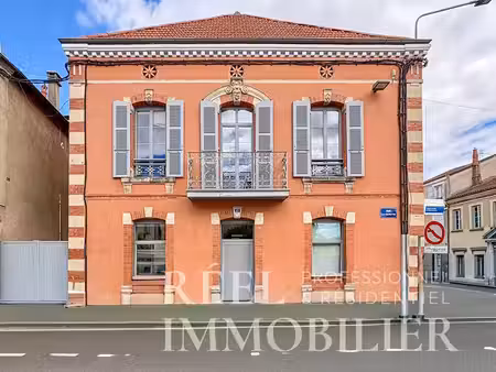 vente immeuble 225 m² auch (32000)