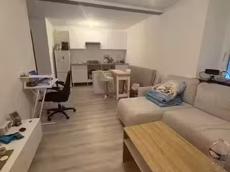 location appartement 1 pièce 23 m² à saint-saturnin-lès-avignon (84450)