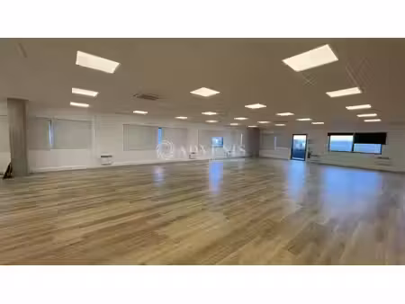 vente bureaux ferrieres en brie 77164 291m²