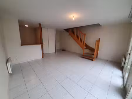 a louer appartement t3 duplex avec terrasse -châteauneuf sur loire-54.41 m2-630 €
