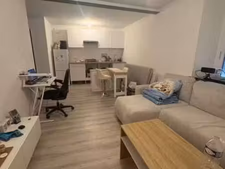 location appartement t1 à saint-saturnin-lès-avignon (84450) : à louer t1 / 23m² saint-sat