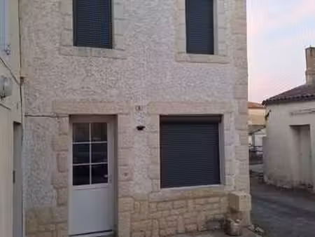 location maison à saint-bonnet-sur-gironde (17150) : à louer / 80m² saint-bonnet-sur-giron