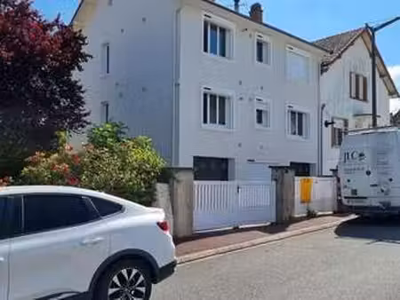 location appartement 3 pièces à néris-les-bains (03310) : à louer 3 pièces / 70m² néris-le