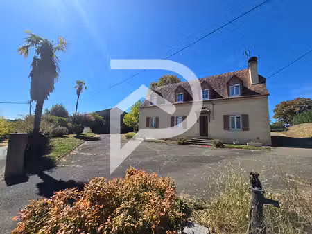 maison de 133 m² et bâtiments agricoles sur 3 2 hectares.