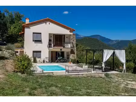 villa - 3 chambres - avec piscine - sur plus de 5000 m2 de t
