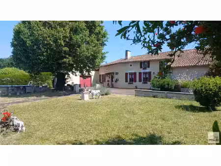 maison 185 m²  4 chambres  terrain clos