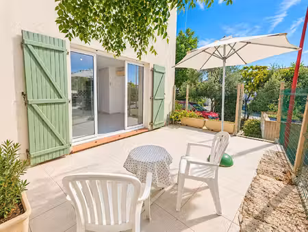 t3 duplex « esprit maison » avec terrasse et parking privé