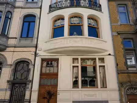 maison de maître élégante à place brugmann  ixelles
