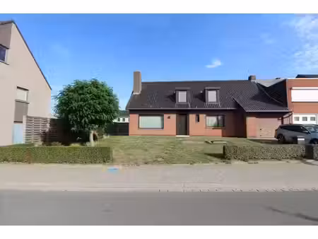 ruime gezinswoning met 4 slaapkamers  keuken  badkamer  g...
