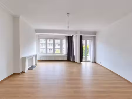 appart. 1 chambre  garage + 2 terrasses à forest  av neptune