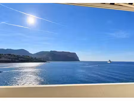cassis appartement t3  vue panoramique port et cap canaille  acces prive mer