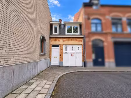 maison 2ch à rénover avec jardin et garage