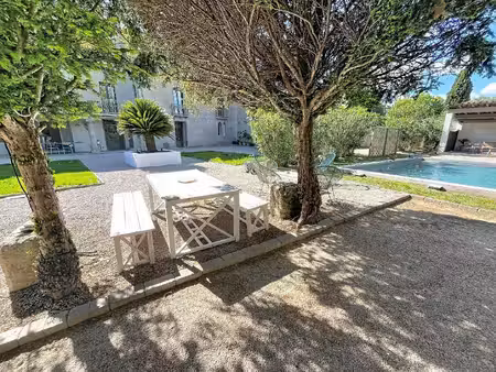 charme & authenticité ! batisse de caractere datant de 1789 proposant 350 m² avec jardin..
