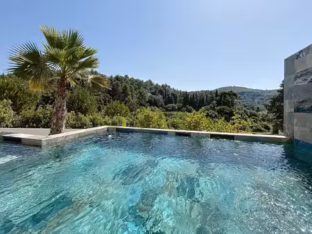 vue panoramique  dans un environnement calme et verdoyant sans être isolé  villa...