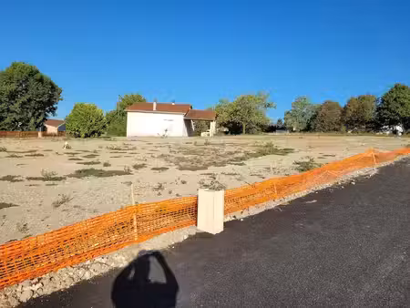 vente terrain 441 m² à saintes (17100)  65 900 €