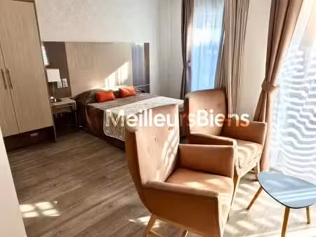 uzès centre ville-appartement 33m2 + 13m2 de terrasse a saisir !