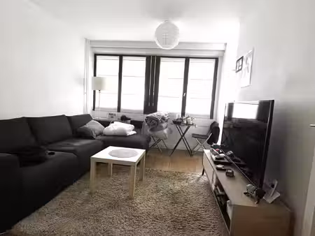 studio situé au rez-de-chaussée