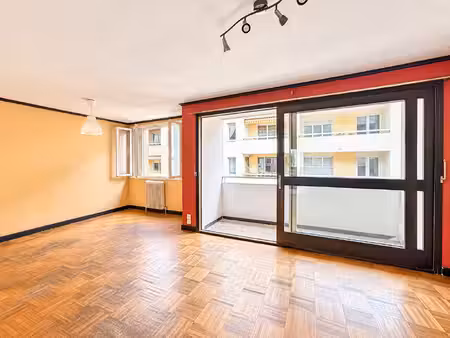 gratte-ciel t3 74m² avec balcon et garage