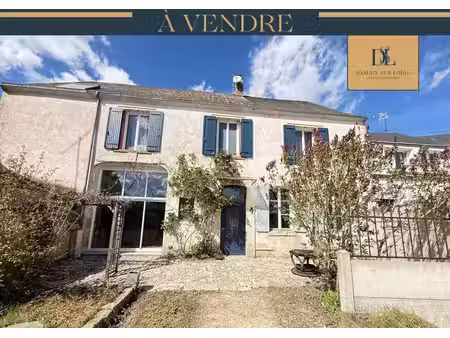 maison de village - 243m ²