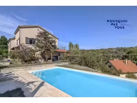 grande maison familiale avec piscine