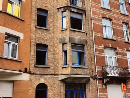 maison 5 ch. à forest  236m²  avec caves et jardin
