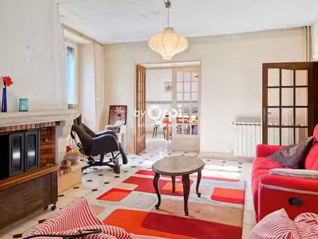 vente maison 7 pièces 210 m² à montmarault (03390)  52 500 €