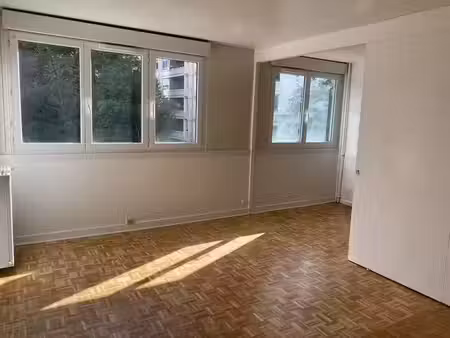 location appartement 3 pièces 64 m² à courbevoie (92400)  1 490 €