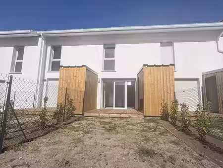 t3 duplex de 60 50m²  terrasse  au coeur du village proche plag