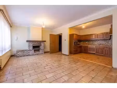 appartement au rez-de-chaussée avec 2 chambres et garage