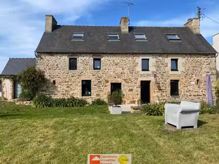 a vendre a ploubazlanec  dans le bourg  belle maison 167 m2