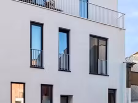 maison de ville de moderne & charmante à louer peb b