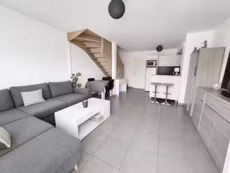 villa t3 duplex recente avec jardin et garage
