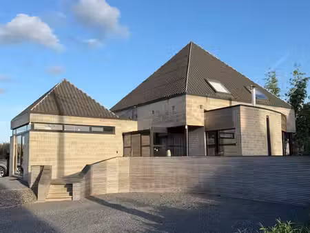 villa avec local commercial à vendre