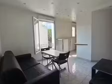 location meublée appartement 2 pièces 37 m² à courbevoie (92400)  1 200 €