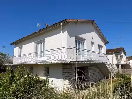 ruffec - pavillon lumineux avec jardin clos  4 chambres et