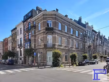 quartier brugmann : studio rénové de +/- 50 m²