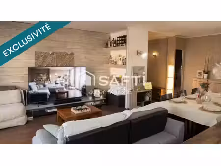 la coupiane : t3 traversant  grand balcon plein sud  vue sur les pins et garage
