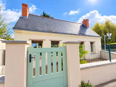 charmante maison en pierres - située au coeur des rosiers sur loire