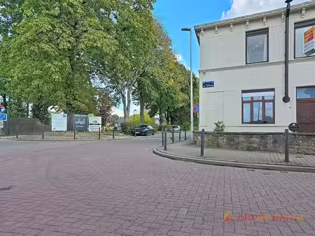 agréable maison 3 façades avec jardin