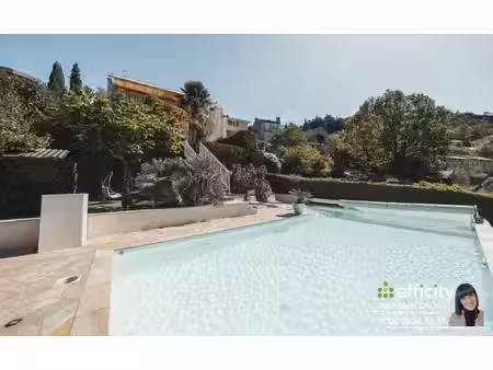 maison 7 pièces - 220 m²