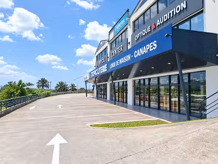 location local commercial  274.00m²  ducos