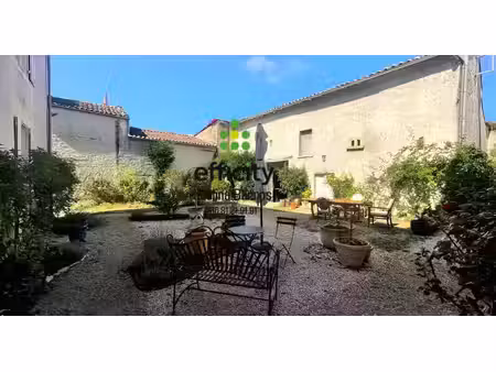 maison 9 pièces - 285 m²