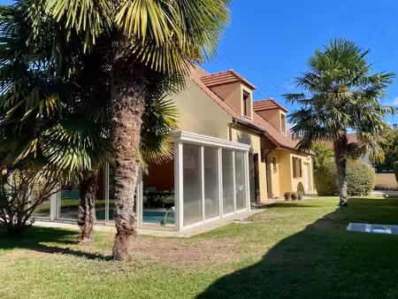 saint-germain-sur-morin – maison familiale avec piscine intérieure – terrain paysager de 8