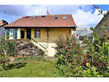 maison en pierre de 2 chambres avec petit jardin et vue