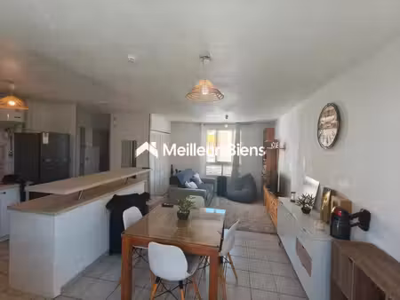 appartement 2 pièces d'environ 47 m² avec terrasse à boisripeaux abymes