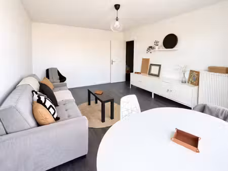 pantin – secteur église – grand t2 meublé 61 m² – 10e étage
