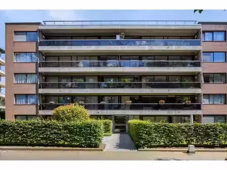 superbe penthouse entouré d'une terrasse de 145 m²